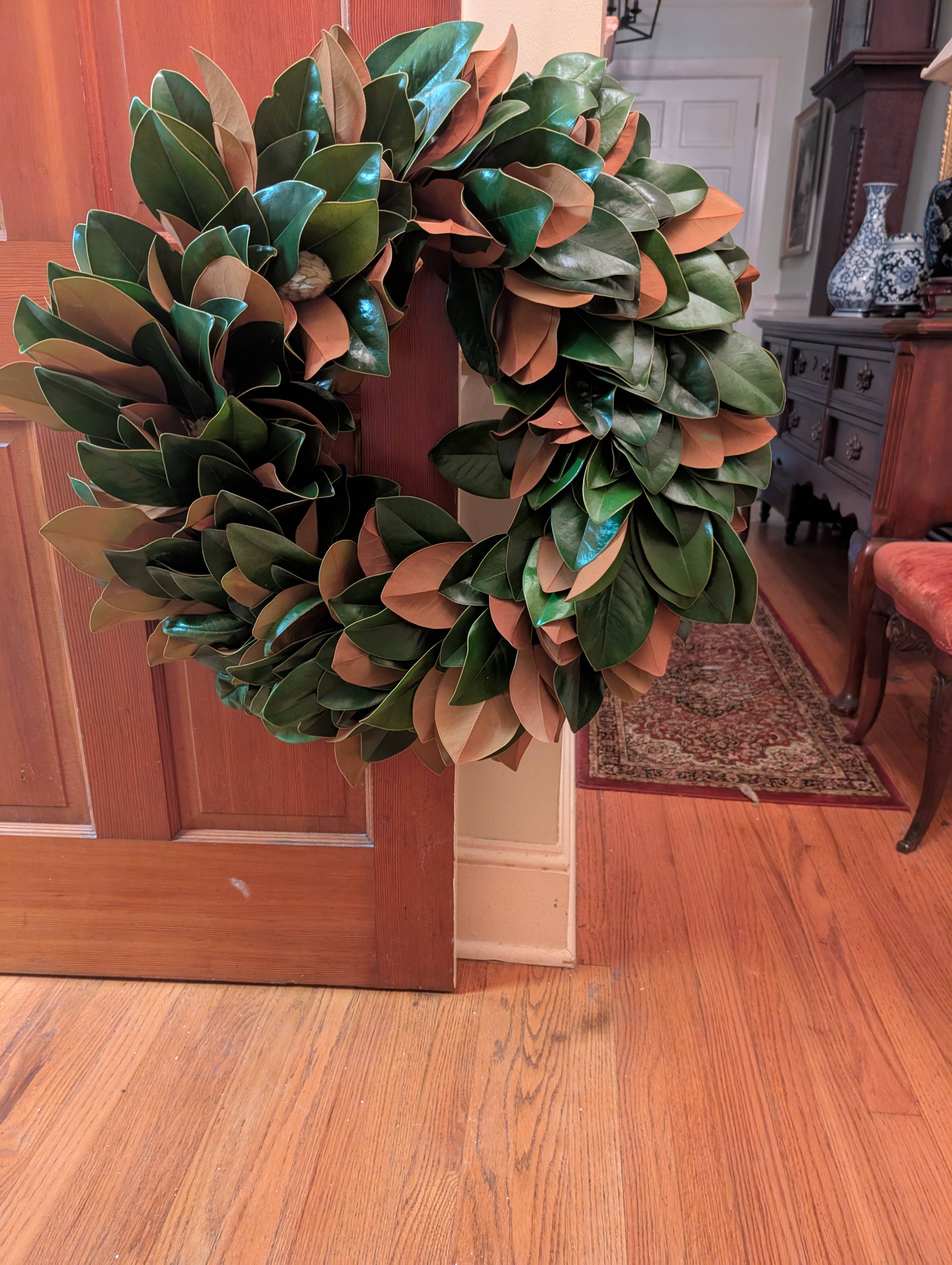 The Classic 30-inch Lucknow Southern Fresh Magnolia Wreath: 20-inch