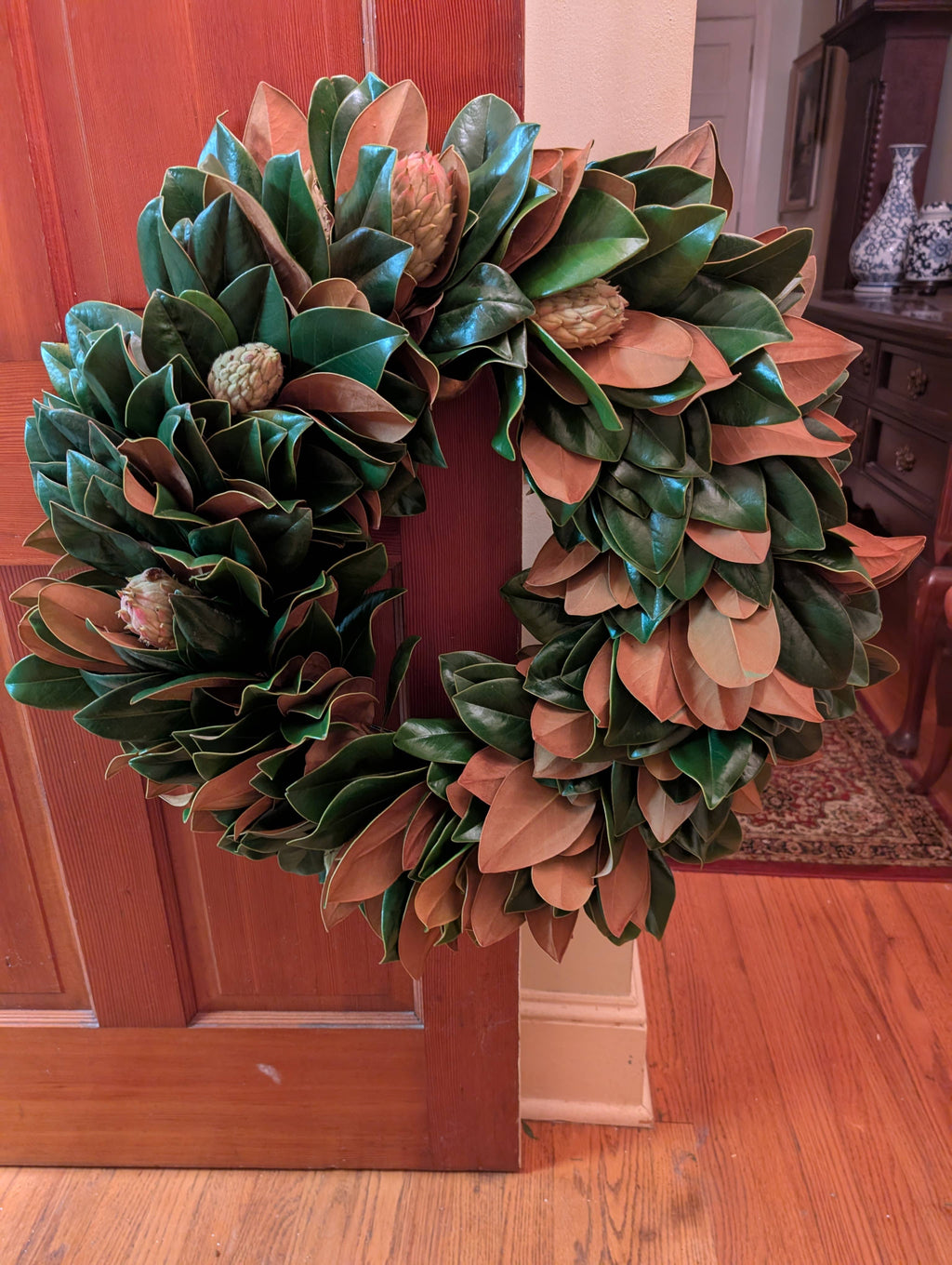 The Classic 30-inch Lucknow Southern Fresh Magnolia Wreath: 20-inch