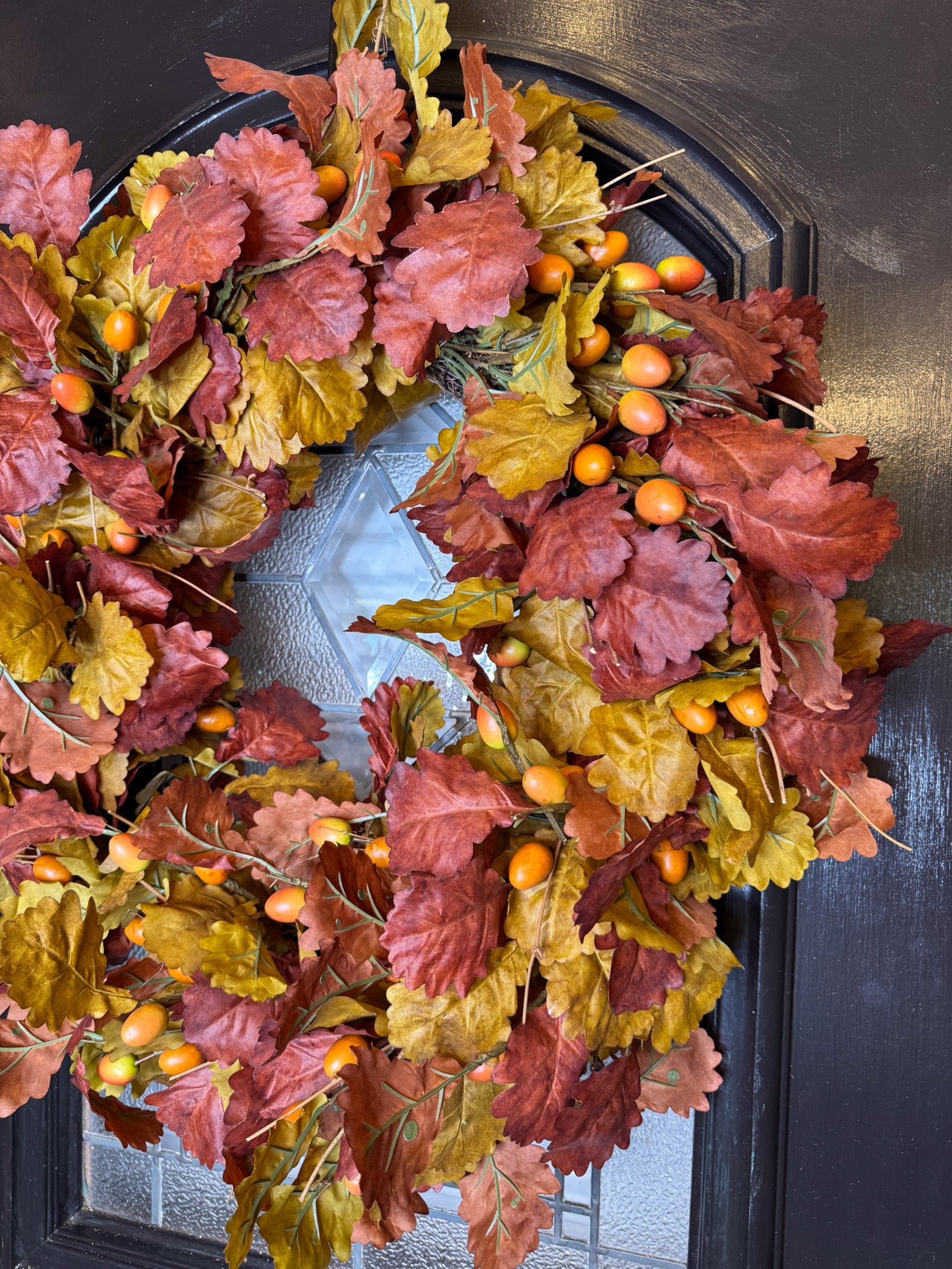 28" Oak Leaf Wreath