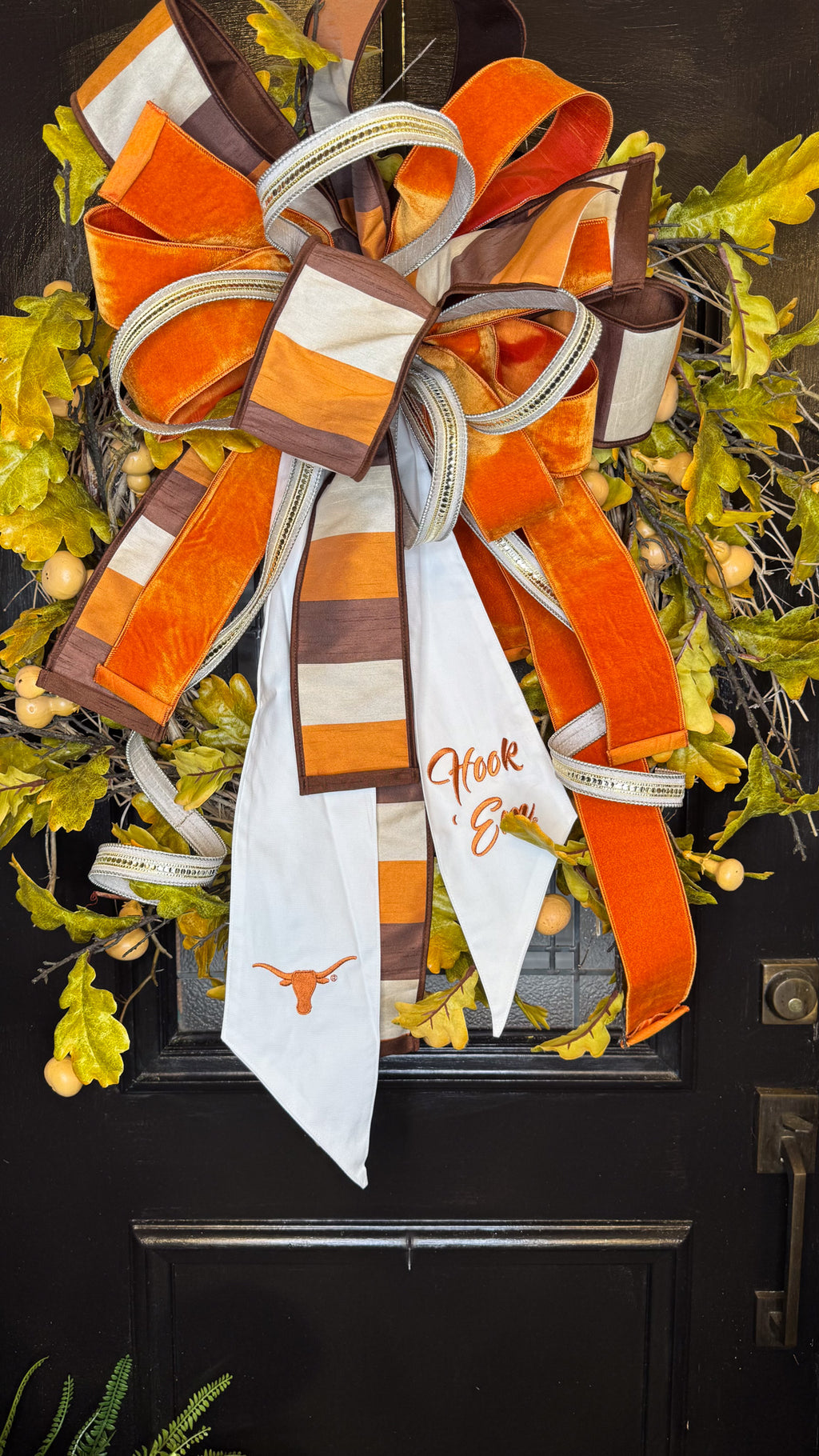 Hook 'Em Bow