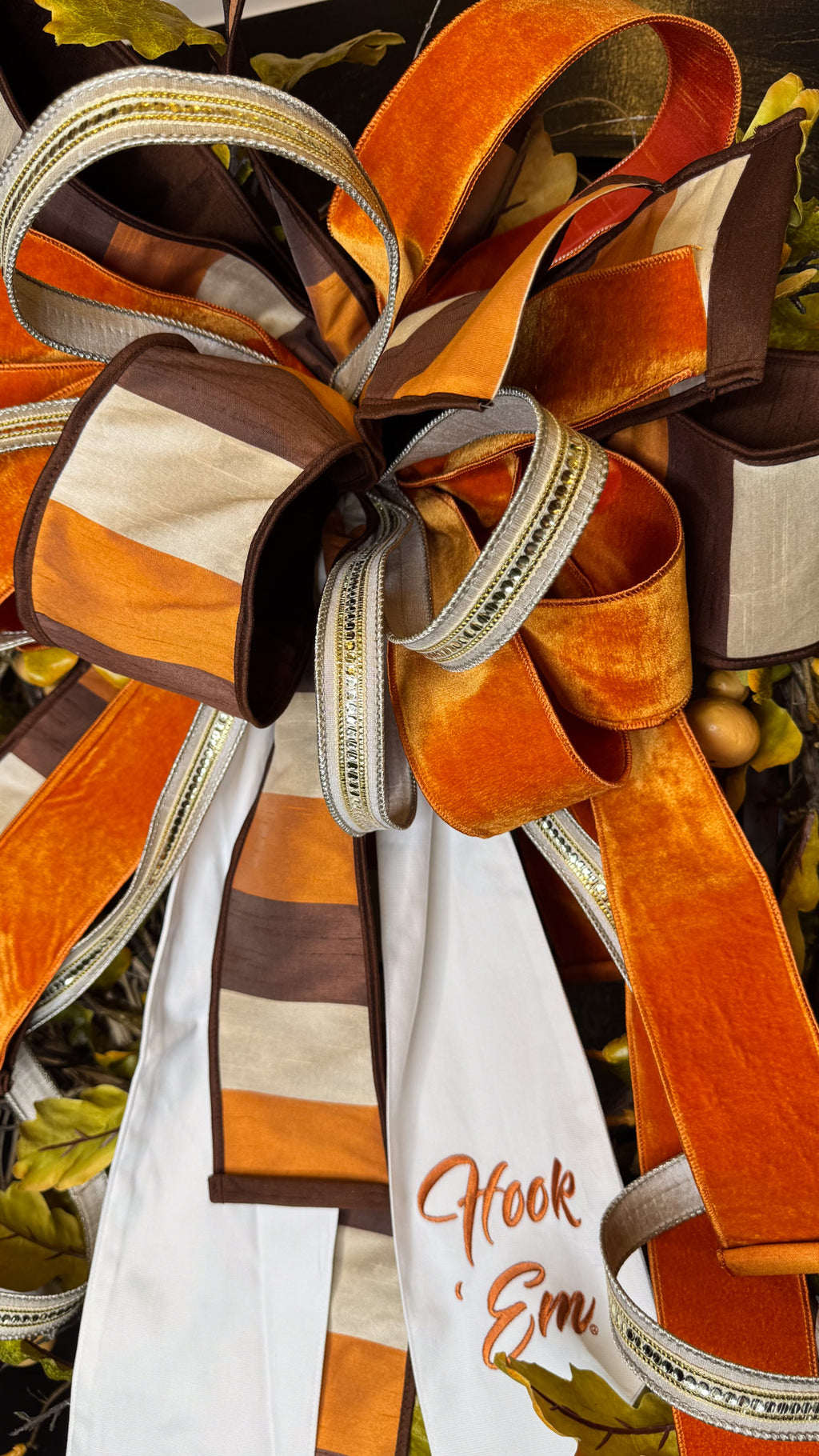 Hook 'Em Bow