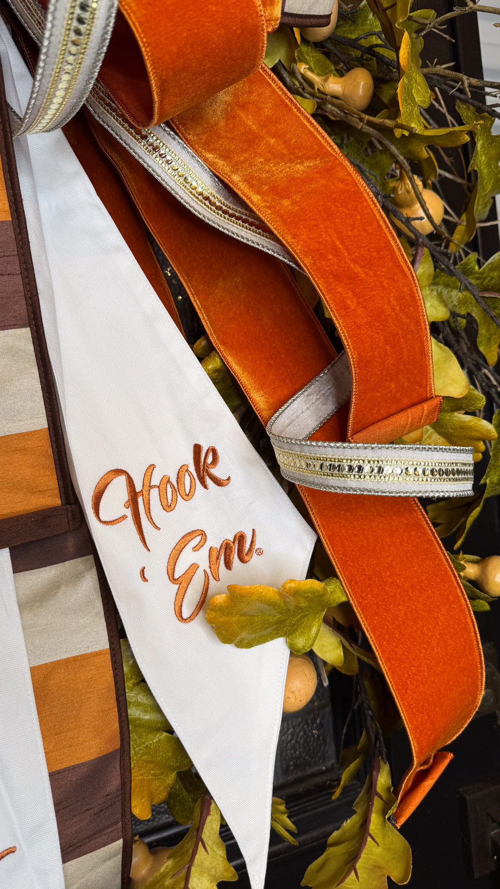 Hook 'Em Bow