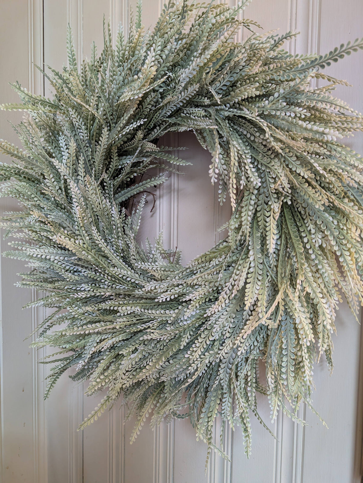 22" and 26"  Plastic Bead Grass Wreath 2 SIZES White Tips : 22-inch